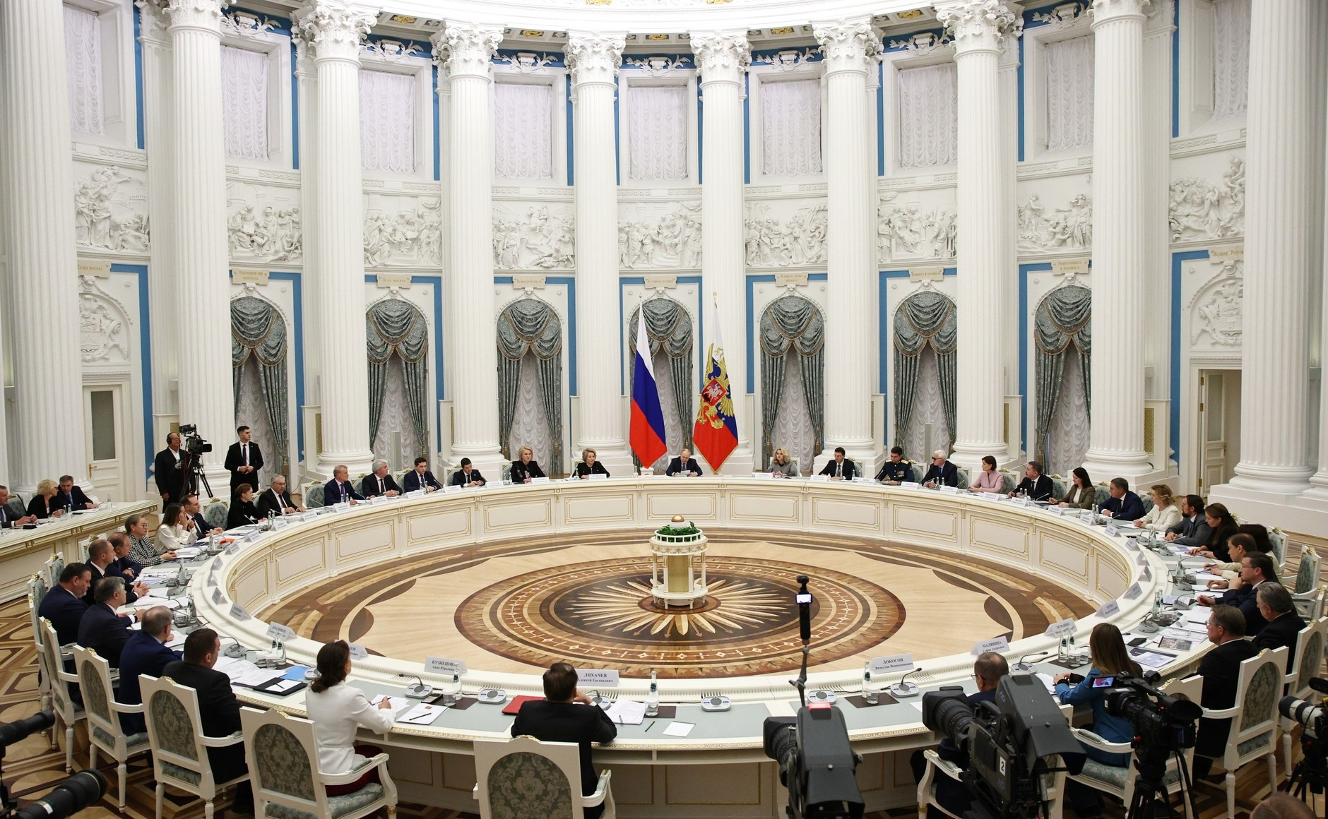 Президент РФ Владимир Путин поручил привязать ставку по «Семейной ипотеке» к числу детей в семье