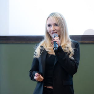 Анна Романова, менеджер по работе с салонами Interstone