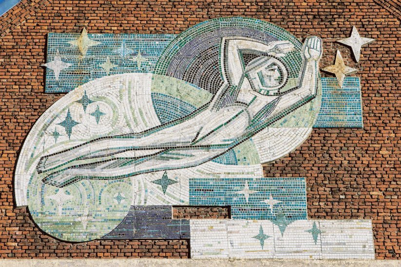 Мозаика «Человек и космос» ленинградской художницы Валентины Аноповой