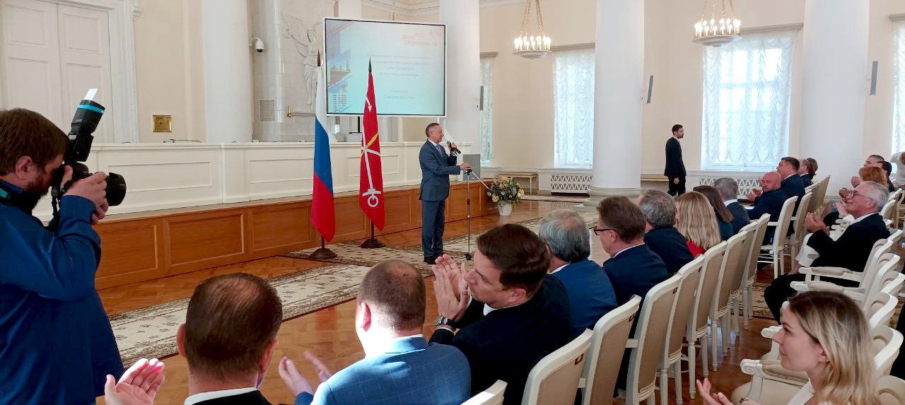 Награждение в смольном сегодня фото