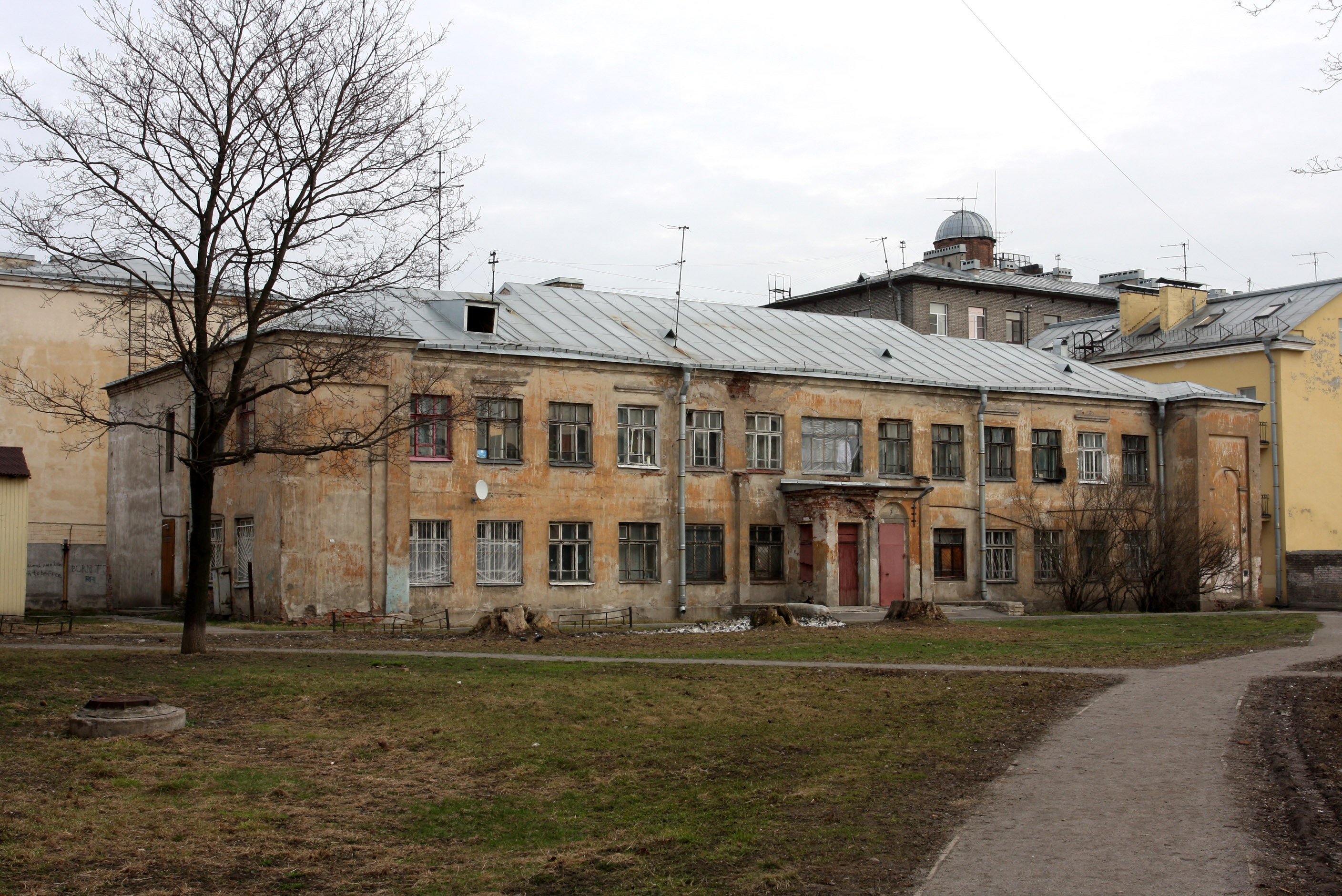 На рынке жилья на вторичку в СПб растет предложение, спрос и цены падают