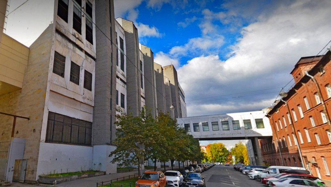 На Васильевском острове произведен демонтаж аварийного здания завода им ...